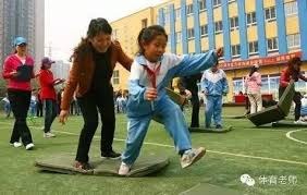 首发 ｜ 多纳鲁马、努内斯、迪亚斯、格瓦迪奥尔、奥赖利、罗德里、贝尔纳多（队长）、赖因德斯、福登、切尔基、哈兰德