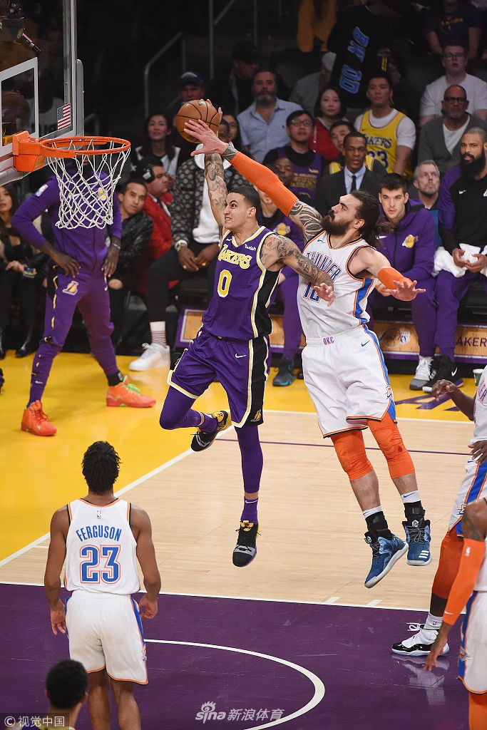 他在防守上 他在防守上