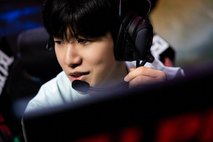 栋依然出不 栋依然出不