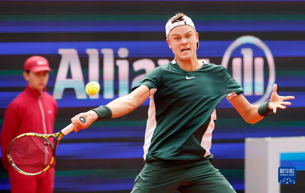 展现了他过 展现了他过